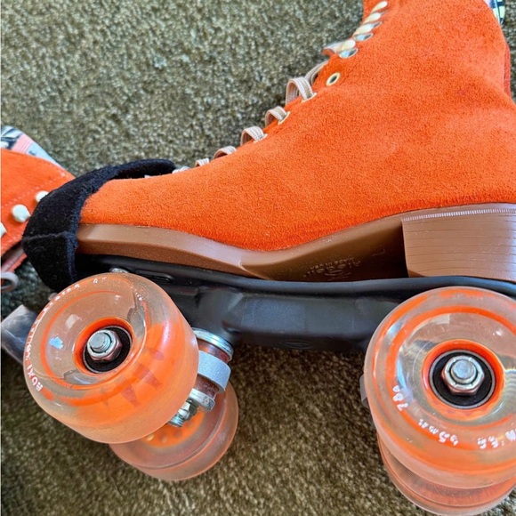 Moxi Orange Suede Roller Skates size 6/6.5 almost new. - Picture 2 of 4